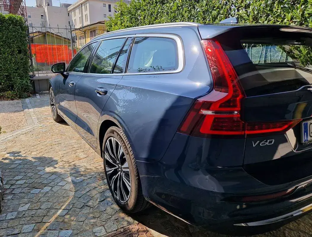 Usata Volvo V60 Plus 163 CV (119 kW) 2022 Blu/azzurro Station wagon