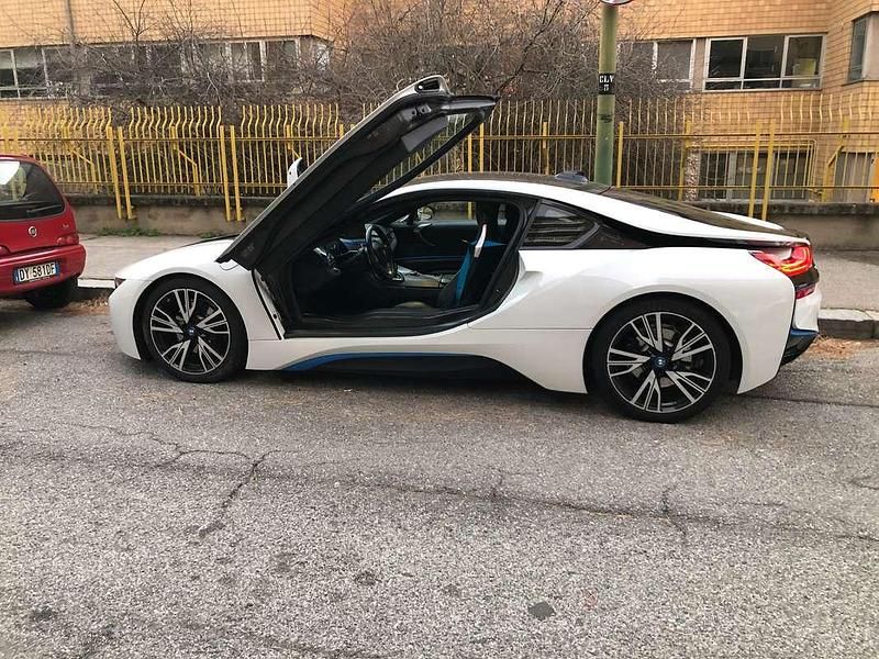 Usata BMW i8 231 CV (169 kW) 2015 Bianco Coupé