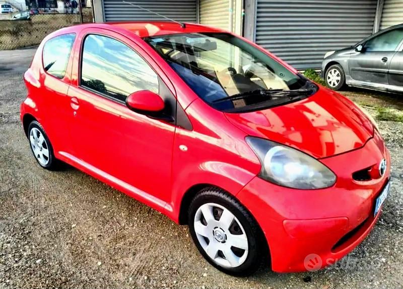 Usata 2009 Toyota Aygo Due volumi | 3400 € (Ottimo prezzo) - Immagine 1/4