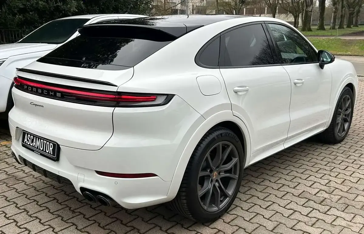 Usata Porsche Cayenne 354 CV (260 kW) 2023 Bianco SUV