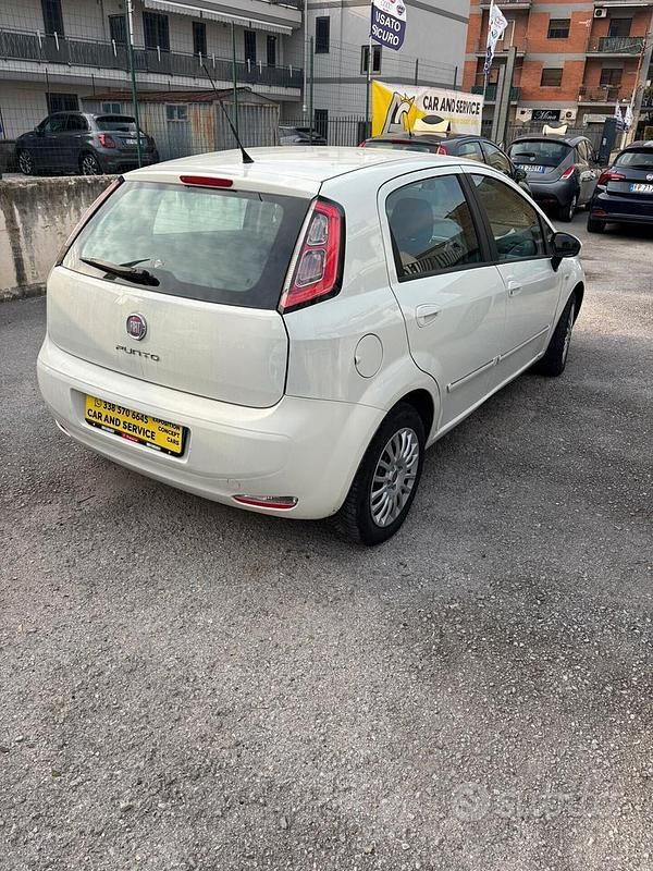 Gebraucht Fiat Punto Lounge 85 PS (62 kW) 2012 Weiß Kleinwagen