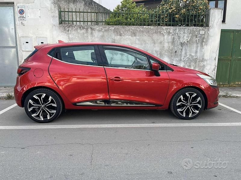 Rosso Usata 2016 Renault Clio IV GT Tre volumi | 7900 € (Buon prezzo) - Immagine 1/4
