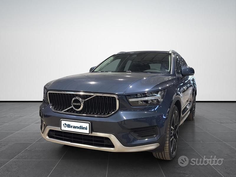 Usata Volvo XC40 Momentum 163 CV (119 kW) 2021 Blu SUV