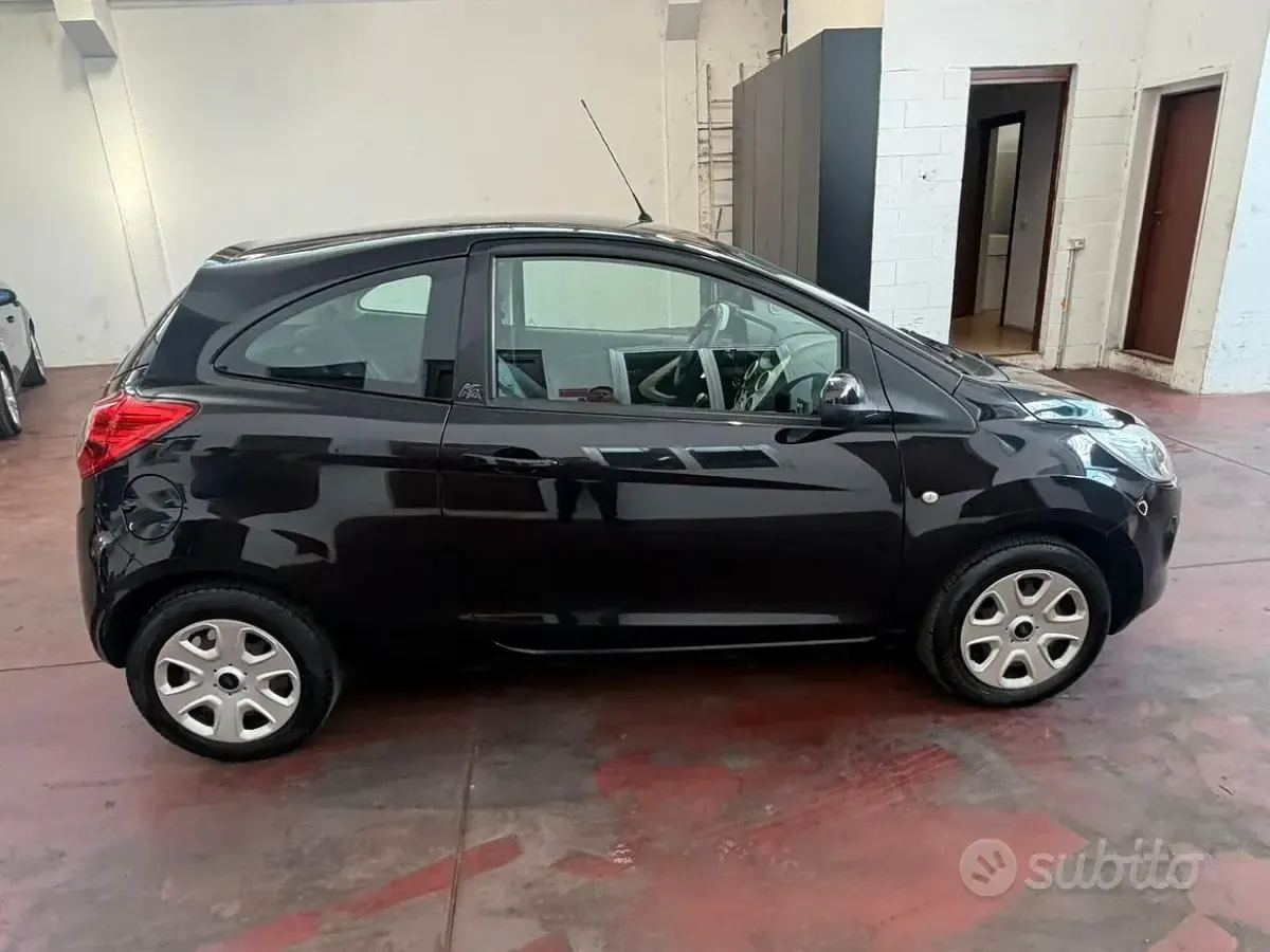 Usata Ford Ka Individual 69 CV (50 kW) 2014 Nero Utilitaria