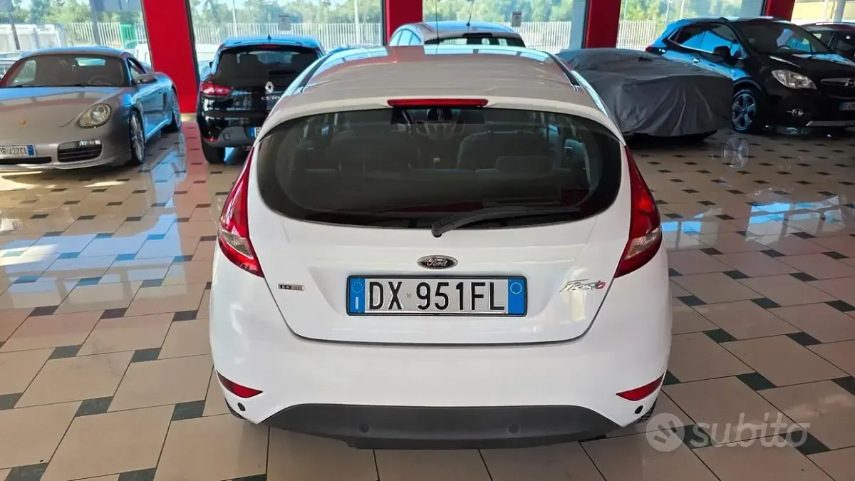 Usata Ford Fiesta Titanium 68 CV (50 kW) 2009 Bianco Berlina