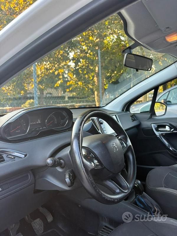Usata Peugeot 208 Active 82 CV (60 kW) 2012 Bianco Utilitaria