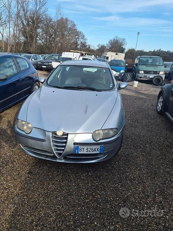 Grigio Usata 2002 Alfa Romeo 147 Progression Utilitaria | 600 € (Ottimo prezzo) - Immagine 1/4