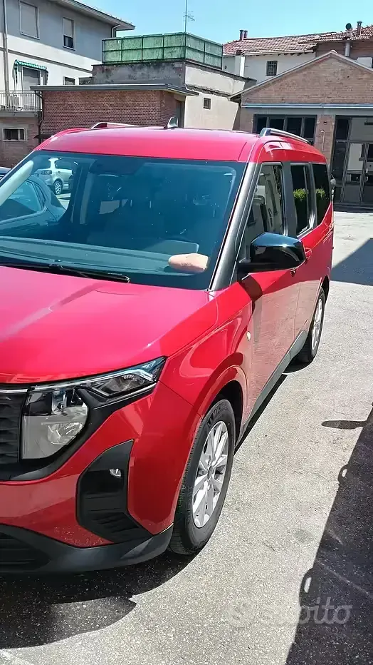Usata Ford Courier 2024 Rosso Monovolume