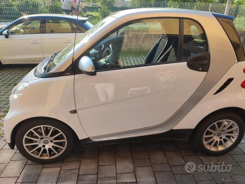 Usata 2010 Smart ForTwo Coupé Due volumi | 4500 € (Buon prezzo) - Immagine 1/4