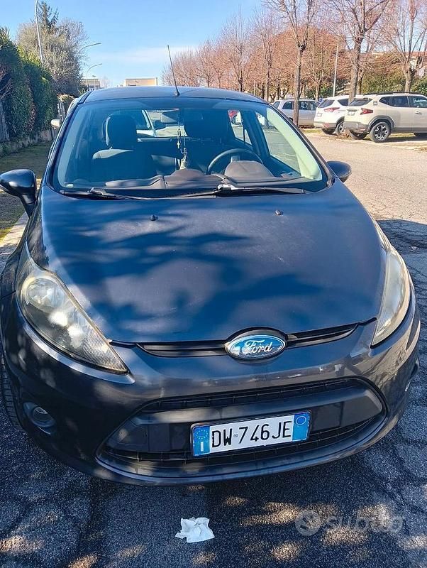 Usata Ford Fiesta 70 CV (51 kW) 2009 Grigio Berlina