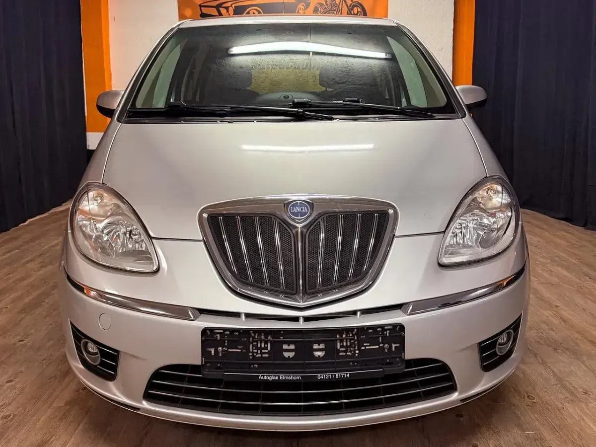 Usata Lancia Musa 120 CV (88 kW) 2011 Argento Monovolume