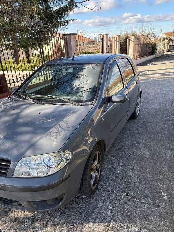 Usata Fiat Punto 69 CV (50 kW) 2005 Berlina