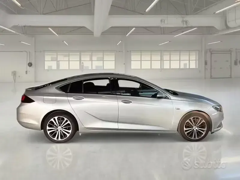 Usata Opel Insignia Innovation 136 CV (100 kW) 2020 Grigio Berlina