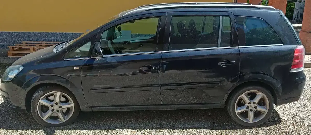 Usata Opel Zafira Cosmo 120 CV (88 kW) 2006 Nero Monovolume