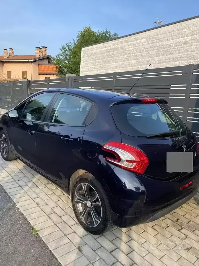 Usata Peugeot 208 68 CV (50 kW) 2014 Blu Utilitaria