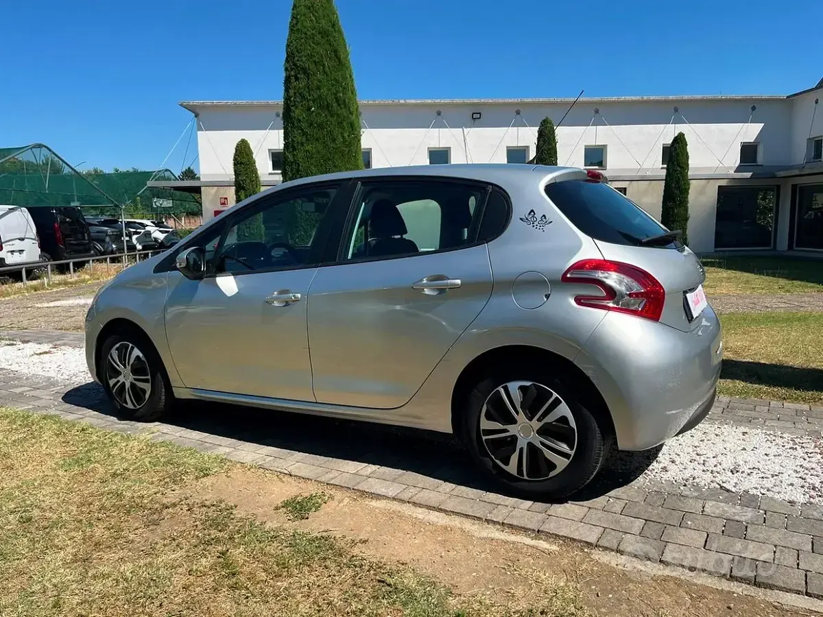 Usata Peugeot 208 Active 68 CV (50 kW) 2013 Grigio Utilitaria