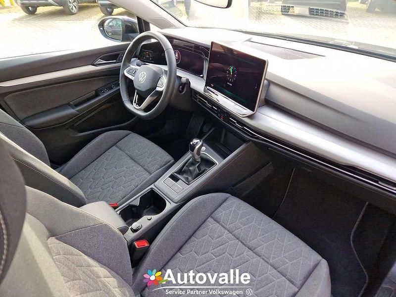 Usata VW Golf VIII Life 116 CV (85 kW) 2025 Nero Utilitaria