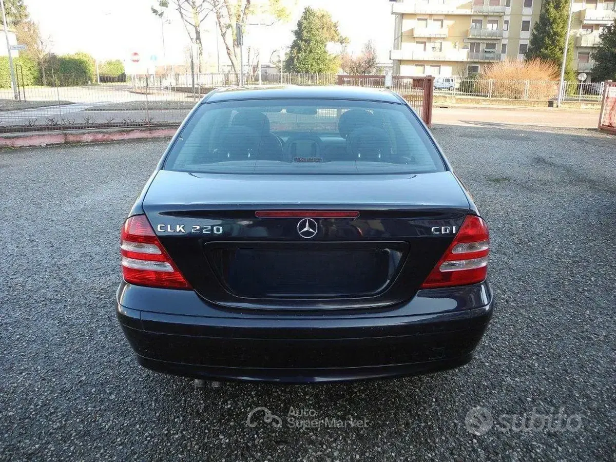 Usata Mercedes C220 Classic 150 CV (110 kW) 2005 Blu Berlina
