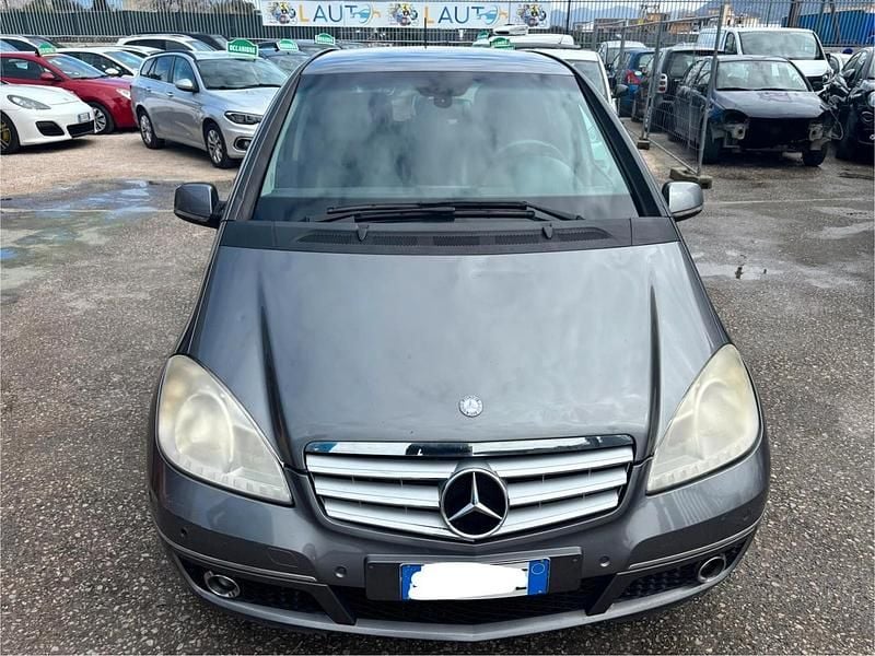 Usata Mercedes A180 108 CV (79 kW) 2010 Grigio Berlina