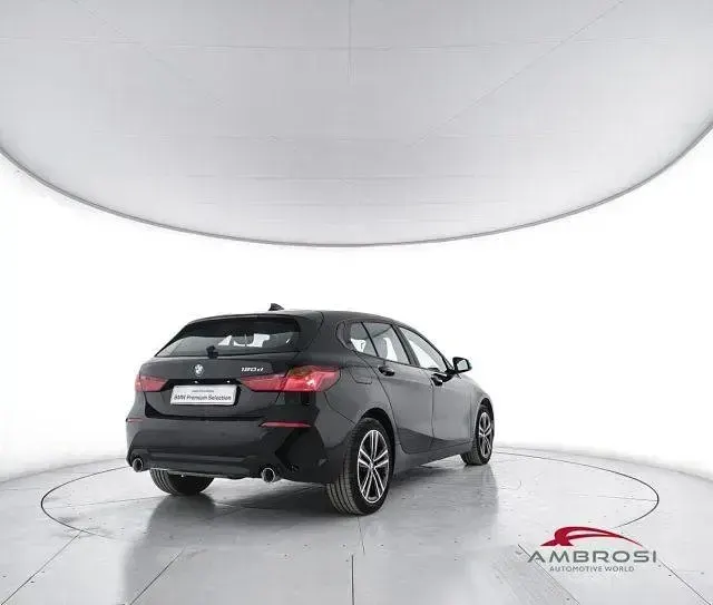 Usata BMW 120 Advantage 190 CV (139 kW) 2022 Nero Utilitaria