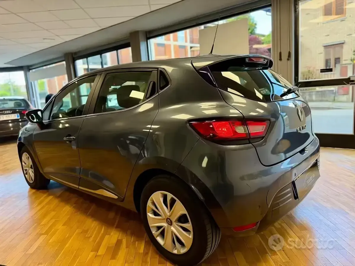 Usata Renault Clio IV Zen 75 CV (55 kW) 2018 Grigio Berlina