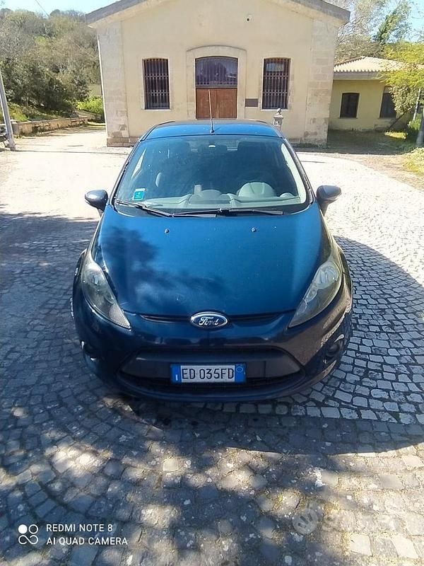Usata Ford Fiesta 90 CV (66 kW) 2010 Blu Utilitaria