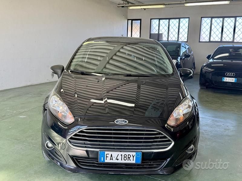 Usata Ford Fiesta 75 CV (55 kW) 2015 Blu Furgone