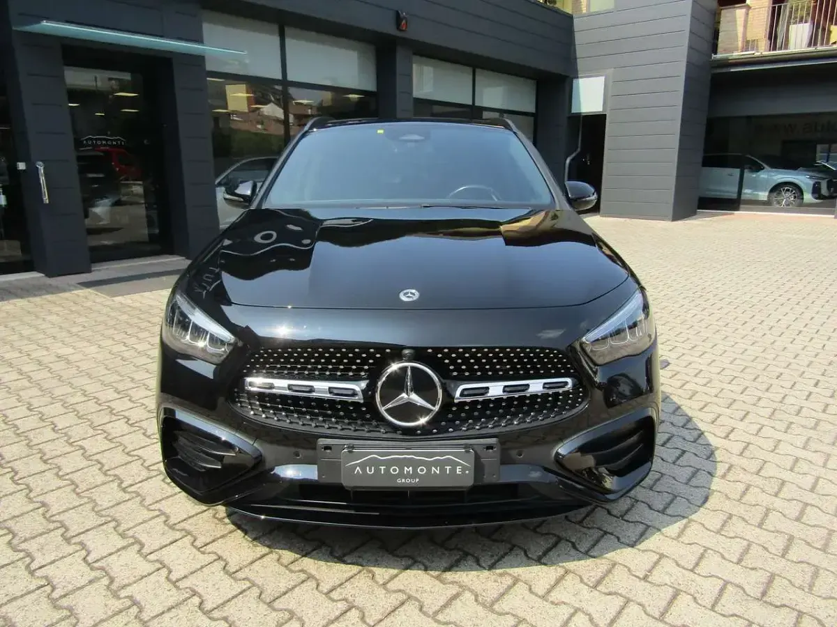 Usata Mercedes GLA200 AMG Line Premium 150 CV (110 kW) 2023 Nero cosmo SUV