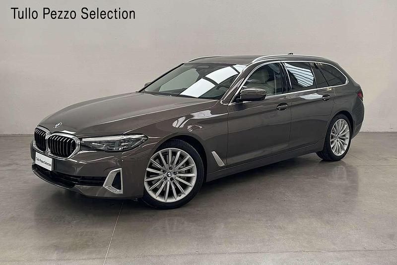 Usata BMW 530 Luxury Line 249 CV (183 kW) 2022 Alvit grey metallizzato Station wagon
