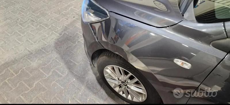 Usata Kia Rio 84 CV (61 kW) 2019 Grigio Berlina