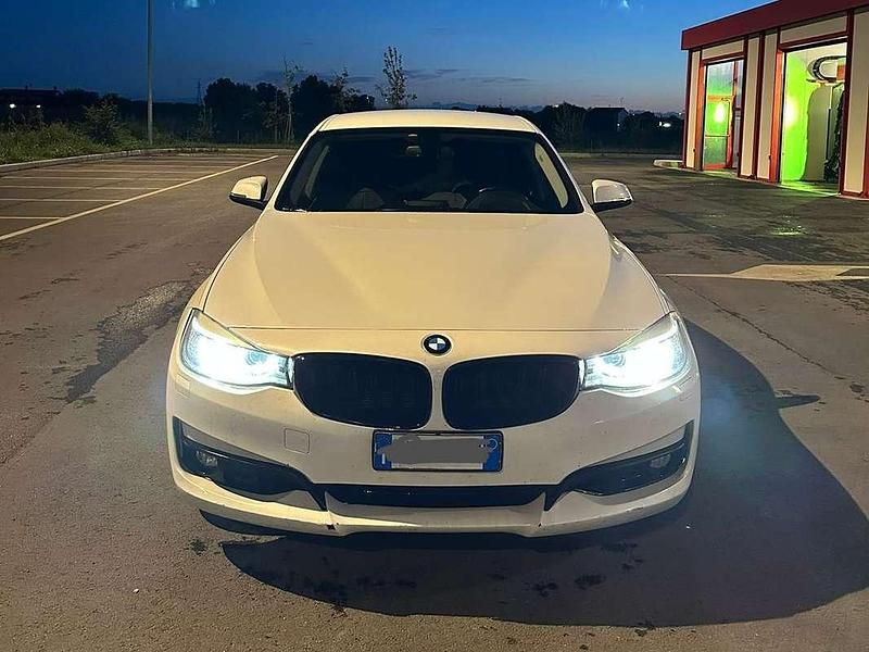 Usata BMW 320 Gran Turismo 184 CV (135 kW) 2014 Bianco Berlina