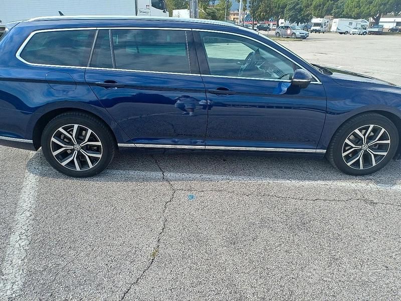 Usata VW Passat 150 CV (110 kW) 2019 Blu Station wagon