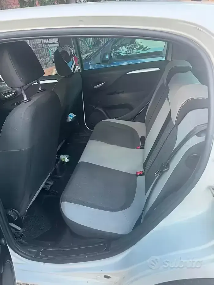 Usata Fiat Punto 77 CV (56 kW) 2012 Bianco Utilitaria