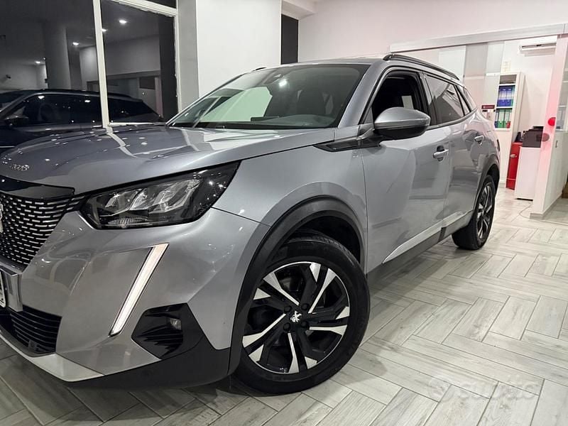 Usata Peugeot 2008 Allure 130 CV (95 kW) 2022 Grigio SUV