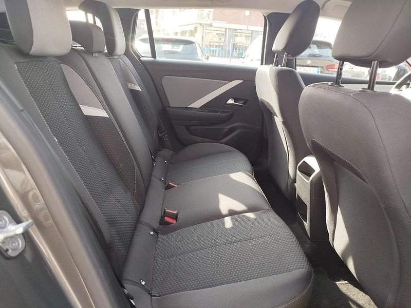 Usata Opel Astra Edition 130 CV (95 kW) 2024 Grigio Berlina