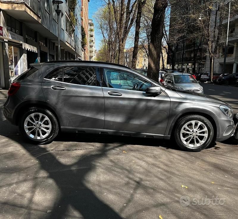 Usata Mercedes GLA200 Premium 136 CV (100 kW) 2015 Grigio SUV