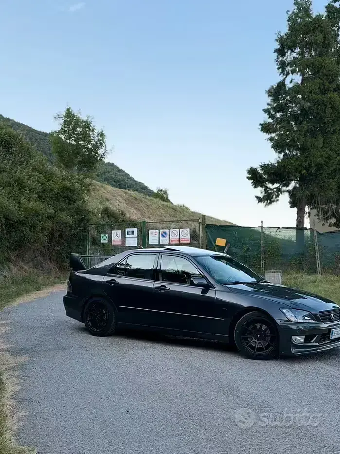 Usata Lexus IS200 155 CV (114 kW) 2002 Grigio Berlina