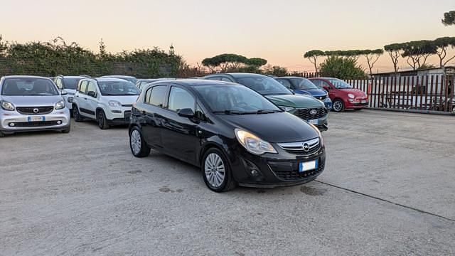 Nero Usata 2015 Opel Corsa Tre volumi | 7000 € (Buon prezzo) - Immagine 1/4