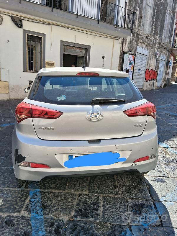 Usata Hyundai i20 Comfort 100 CV (73 kW) 2017 Grigio Utilitaria