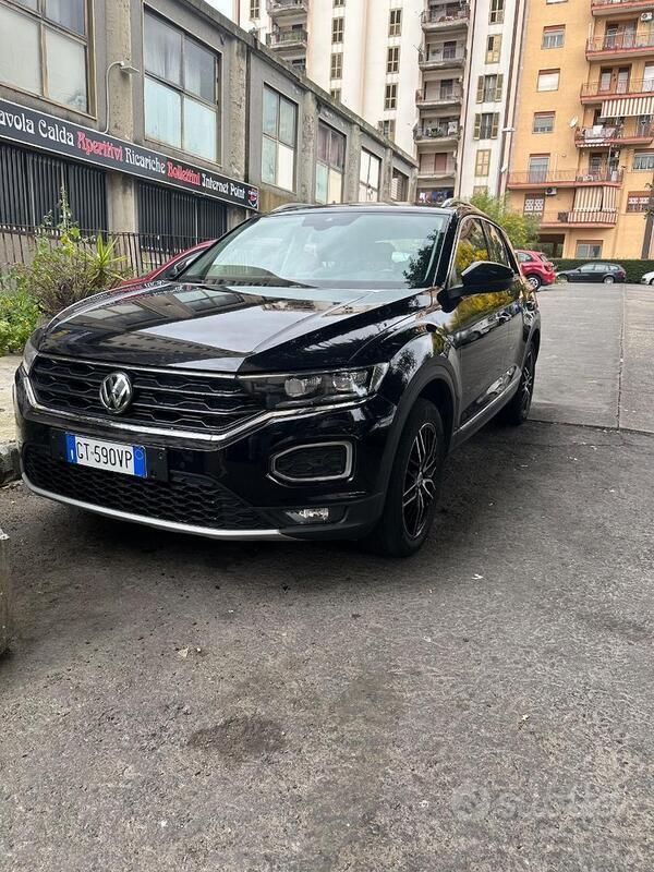 Usata VW T-Roc 150 CV (110 kW) 2019 Nero SUV