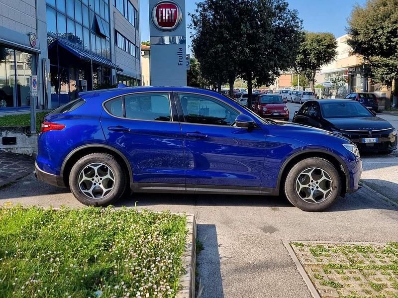 Usata Alfa Romeo Stelvio Business 190 CV (139 kW) 2022 Blu/azzurro SUV