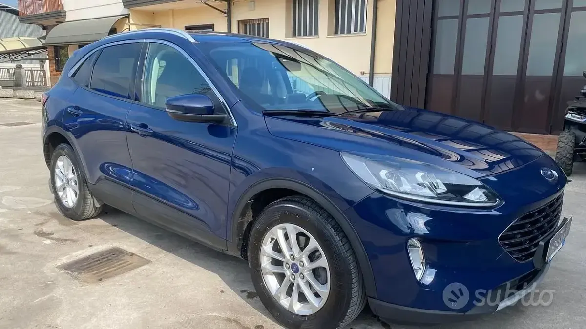 Usata Ford Kuga Titanium 120 CV (88 kW) 2021 Bluazzurro SUV