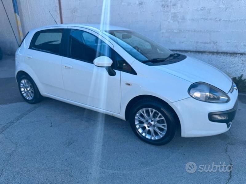 Usata Fiat Punto Evo Dynamic 69 CV (50 kW) 2011 Bianco Utilitaria