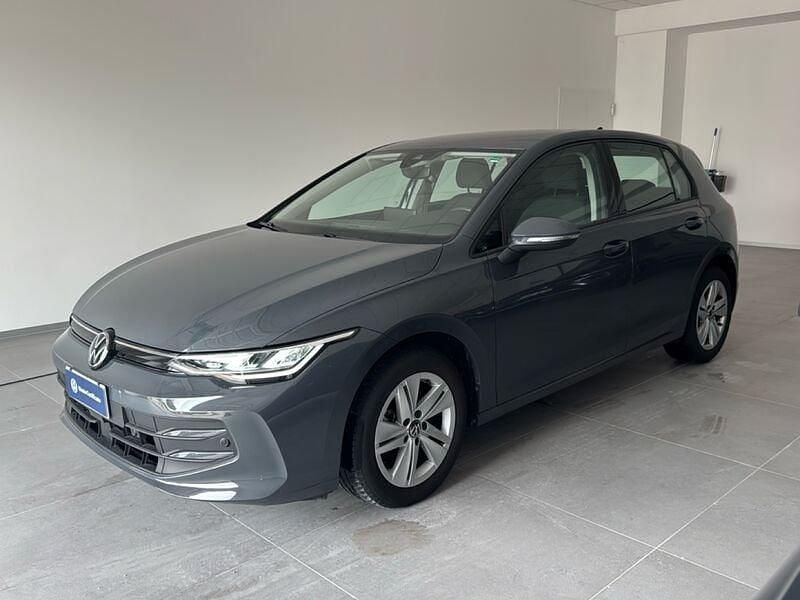 Usata VW Golf VIII Life 116 CV (85 kW) 2025 Grigio Utilitaria