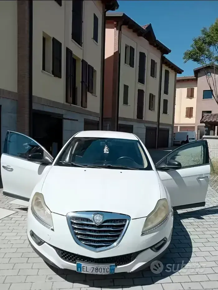 Usata Lancia Delta 120 CV (88 kW) 2012 Bianco Utilitaria