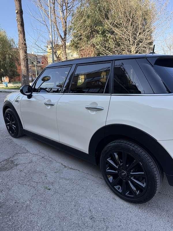 Usata Mini Cooper D Business 116 CV (85 kW) 2015 Bianco Utilitaria