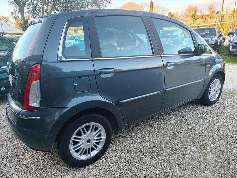 Usata Lancia Musa Gold 95 CV (69 kW) 2012 Grigio Monovolume