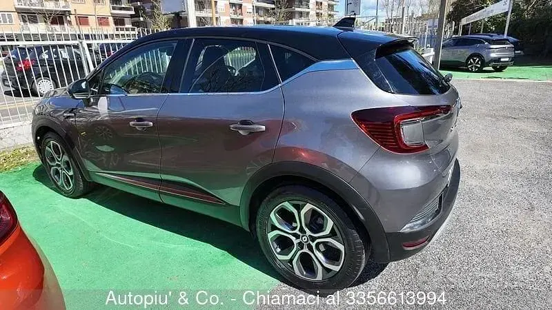 Usata Renault Captur Techno 145 CV (106 kW) 2023 Grigio SUV