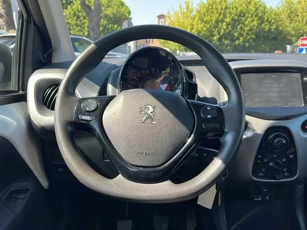 Usata Peugeot 108 Active 69 CV (50 kW) 2016 Bianco Utilitaria