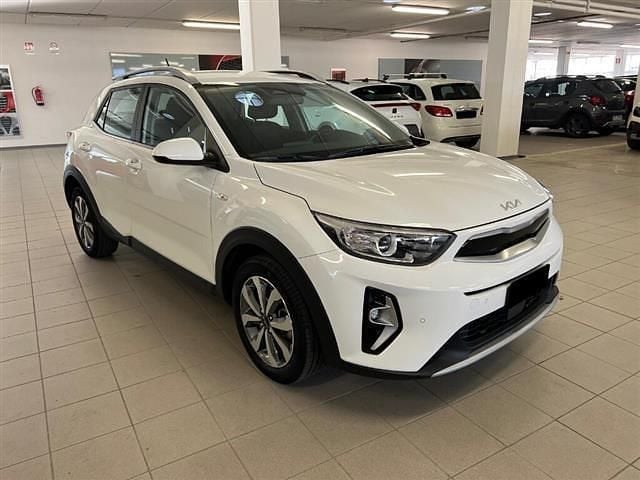 Usata Kia Stonic Style 83 CV (61 kW) 2022 Bianco SUV